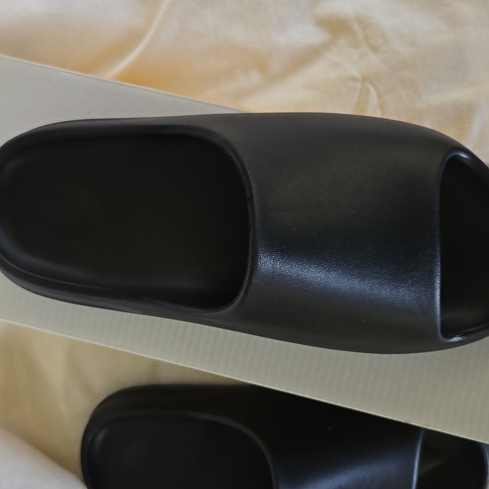 New UNIS Black Slide Sandals 10 - Picture 3 of 4